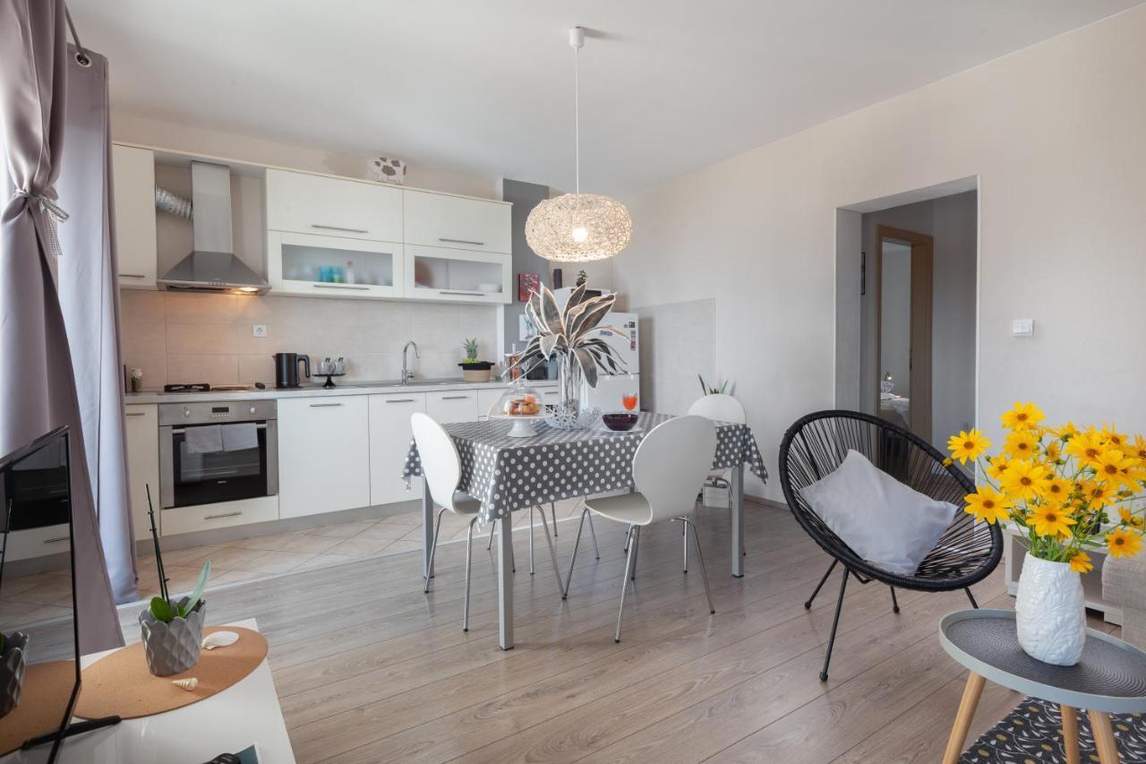 Sea View Ela Apartment *